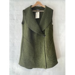 Grn vest med sjalskrave.