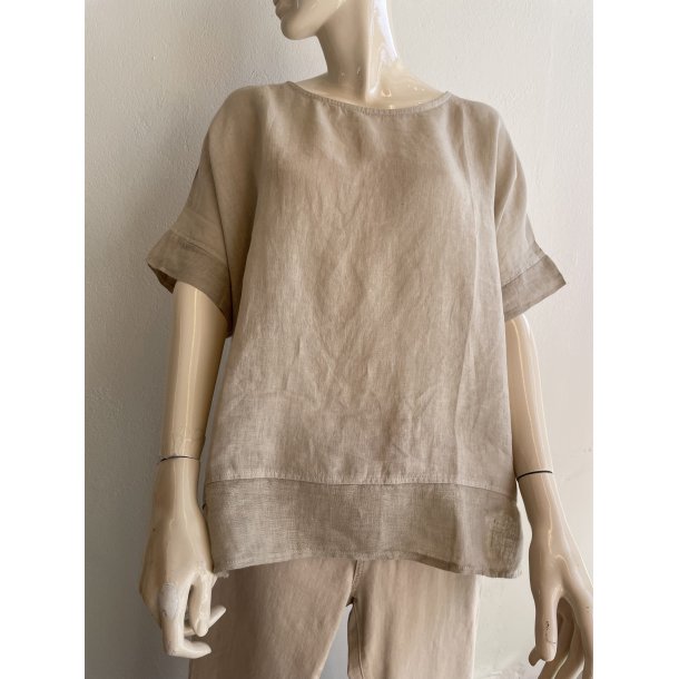 Hrbluse. Sandfarvet.