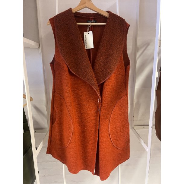Vest med sjalskrave. Brndt orange.