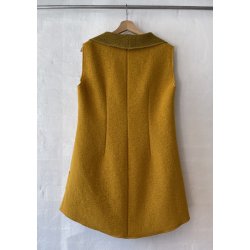 Gul vest med sjalskrave.