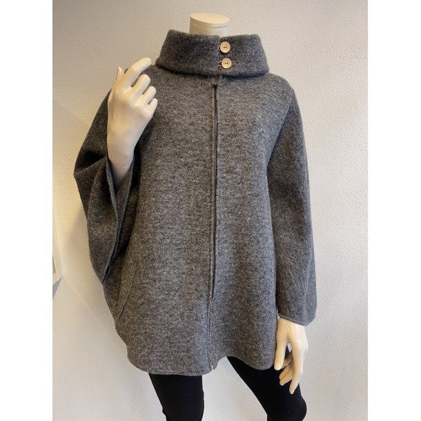 Poncho med asymmetrisk krave. Mellemgr.